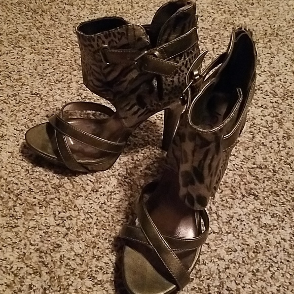 Heels - Picture 3 of 3